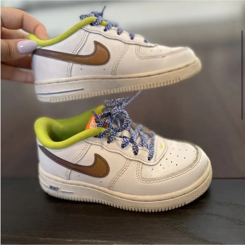 NIKE Force 1 White Sneakers Size 9